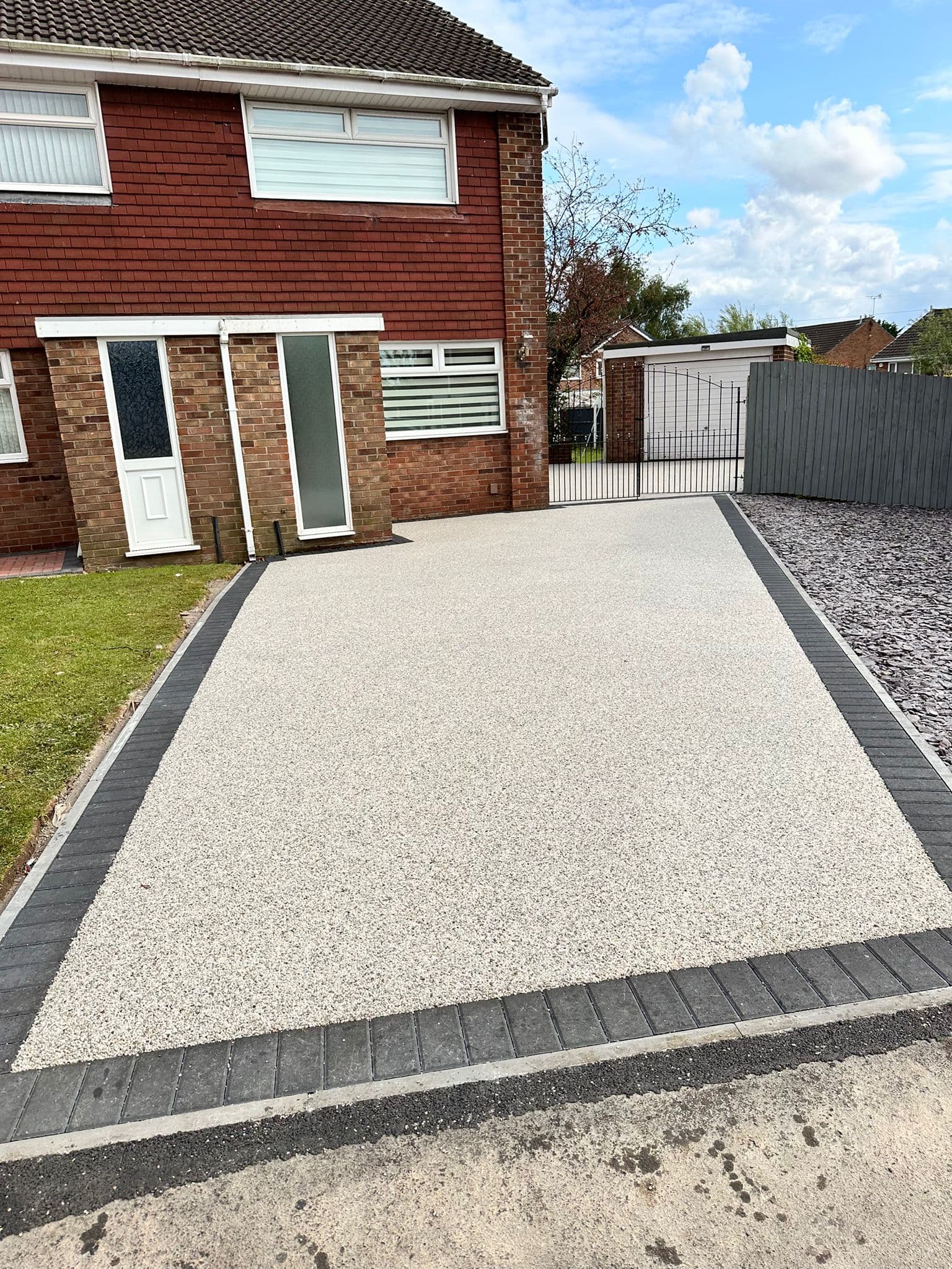 Finished resin bound driveway with a block paved border
